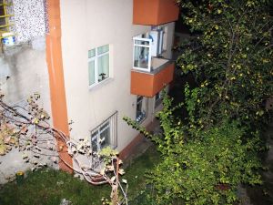 Babasından Kaçmak İçin Balkondan Atladı