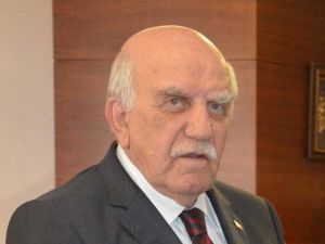 Eski Bakandan ’İsim Benzerliği’ Açıklaması