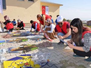 Köy Okulu Öğrencileri İçin Uçurtma Şenliği