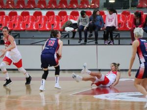 Agü Spor, Polonya Ekibini Mağlup Etti