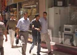 Kuyumcuyu dolandırmak istedi
