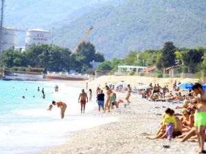 Burası Antalya: İnsanlar Denizde
