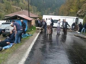 Giresun’da Yayladan Dönen Tur Otobüsü Devrildi: 13 Yaralı