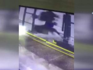 Oto Yıkamada Akıl Almaz Kaza Kamerada !