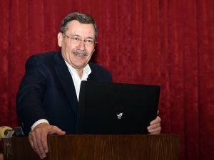 Melih Gökçek Çalışanlarına Veda Etti