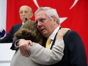 Aziz Yıldırım Gözyaşlarına Engel Olamadı