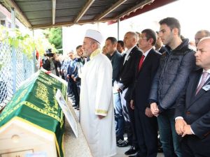 Bakan Canikli Giresun’da Cenazeye Katıldı