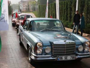 Sakarya’da Klasik Araçlarla ’Cumhuriyet Rallisi’ Gerçekleşti