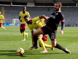 Gençler Evinde Kaybetti