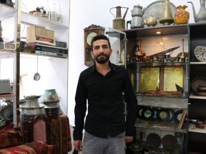 Topladığı Antikalardan Kişisel Müze Oluşturdu