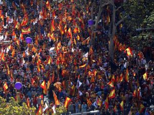 Bölünmeye Karşı Çıkan Binler Barcelona Sokaklarında