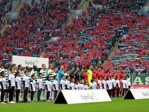Bursa’da Tribünler Kırmızı Beyaza Boyandı