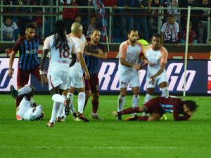 İlk Yarıda Gol Yok, 2 Kırmızı Var