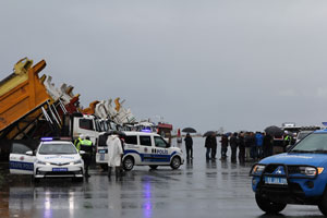 Rize-Artvin Havalimanı İnşaatı Önünde Kamyoncular Eylem Yaptı