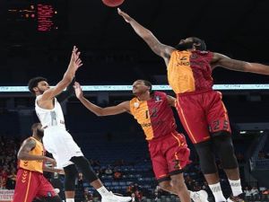 Galatasaray Odeabank Son Çeyrekte Yıkıldı