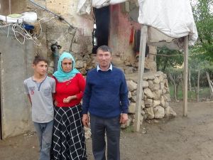 7 Nüfuslu Aile Tek Odada Yaşam Mücadelesi Veriyor
