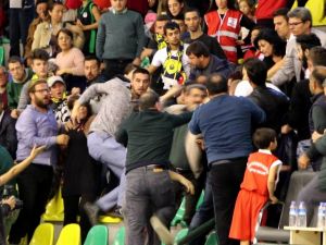 Basketbol Maçında Yumruklar Konuştu