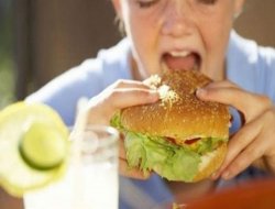 Sağlıksız beslenme, kolon kanseri sebebi