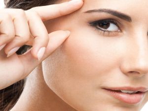 Doktor Uyarısı: Kaşlarınızı Sürekli Ovuşturmayın