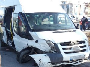 Öğrenci Servisi Kaza Yaptı: 9 Yaralı
