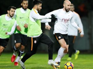 Galatasaray 8 Eksikle Çalıştı