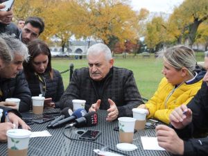 Başbakan Yıldırım Gazetecilerle Sabah Yürüyüşü Yaptı