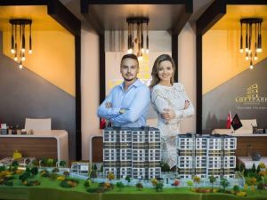 Projesini Güzellerle Tanıtıyor