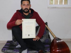 İtü’de Konservatuvar Okudu, Düğünlerde Davul Çalıyor