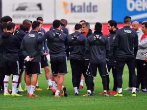 Beşiktaş Akhisarspor Mesaisini Sürdürdü