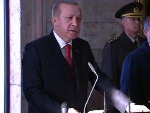 Erdoğan, Anıtkabir Özel Defterini İmzaladı