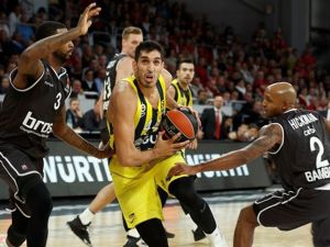 Fenerbahçe Doğuş Farklı Yendi
