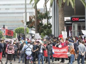 Harvey Weinstein’ı Protestolar Sürüyor