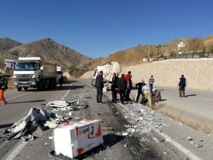 Gümüşhane-Bayburt Karayolunda Tır’lar Çaprıştı: 1 Yaralı