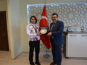 Şampiyondan Başkan Genç’e Teşekkür