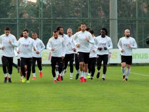 Galatasaray 2 Eksikle Çalıştı