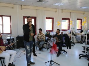 Hastanede Kanser Hastalarına Moral Konseri