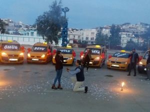 Büyük Sürpriz: Bir Anda Taksiler Yanaştı...