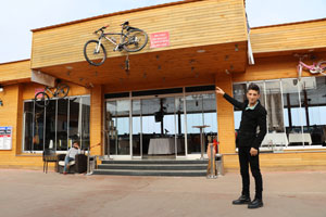 Rizeli Esnaftan Okulda Başarısız Olan Yeğenlerine Bisiklet Cezası