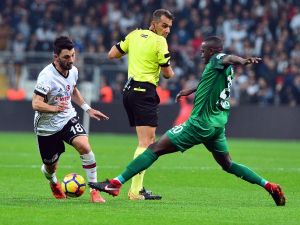 İlk Yarı Sessiz Bitti