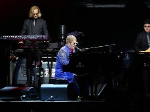 Elton John ’Ara Veriyor’