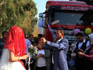 Tır ’Gelin Arabası’ Oldu