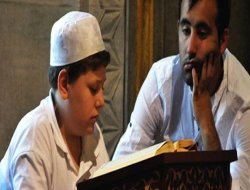 Braille alfabesi ile Kur'an-ı Kerim öğreniyorlar