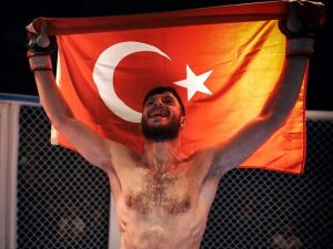 Ömer Erdem Gencer Fırtınalar Estiriyor