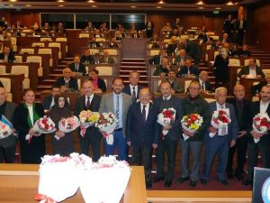 Öğretmen Meclis Üyelerine Çiçekli Kutlama