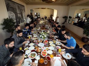 Fenerbahçeli Futbolcular Kahvaltıda Bir Araya Geldi