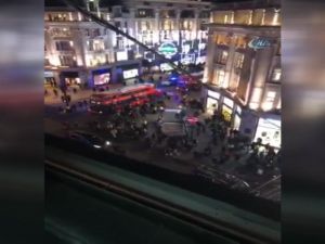 Londra’da Metro İstasyonunda Hareketli Dakikalar