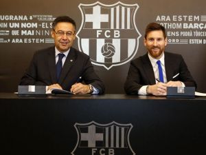 Messi İmzayı Attı