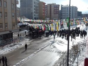 Hdp Mitinginde Meydan Boş Kaldı