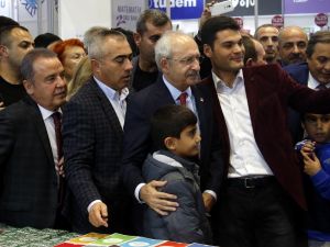 Kılıçdaroğlu, Konyaaltı Kitap Fuarı’nı Gezdi