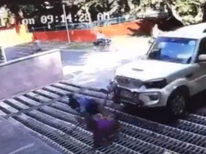 Bisikletten Kaçtı, Ciple Çarpıştı